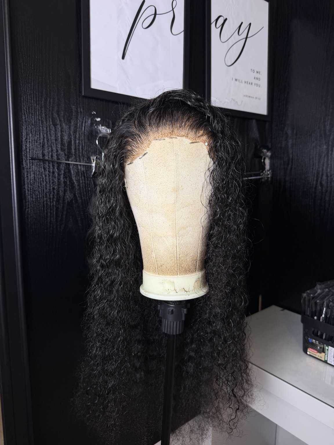 Lace bouclée noire après garnissage